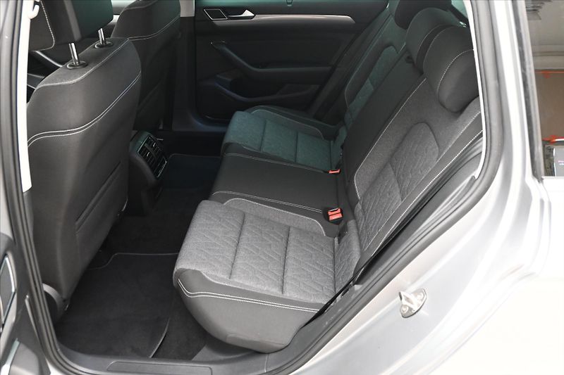 Volkswagen Passat 1,5 TSI 110 kW DSG Business Zá - fotka 14 z 31
