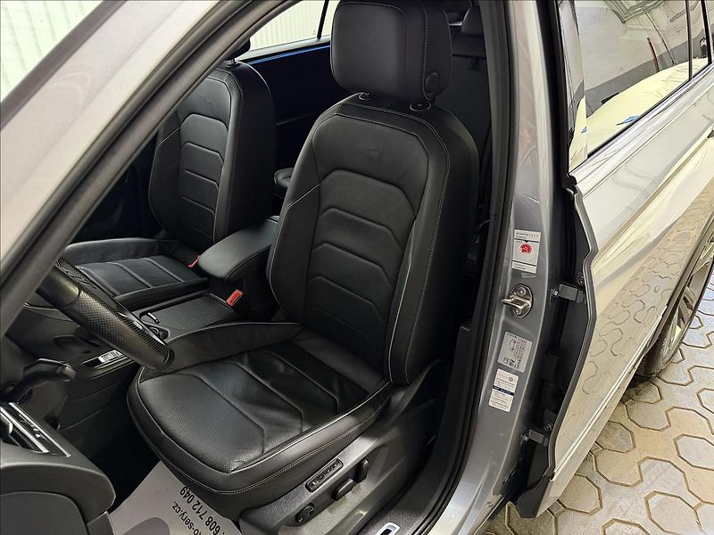 Volkswagen Tiguan Allspace R-LINE 180kW DCC H&K HUD PANO - fotka 36 z 50