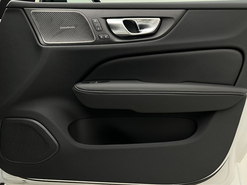 Volvo V60 (2026) B4 PLUS DARK AUT - fotka 7 z 44