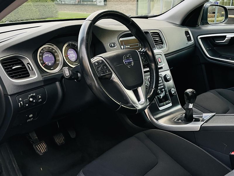 Volvo V60 2.4D5 MANUÁL VÝHŘEV SERVISKA - fotka 27 z 44