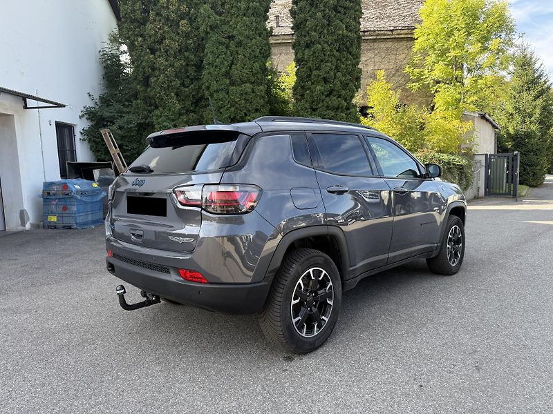 Jeep Compass Trailhawk Plug-In Hybrid 4WD - fotka 6 z 22