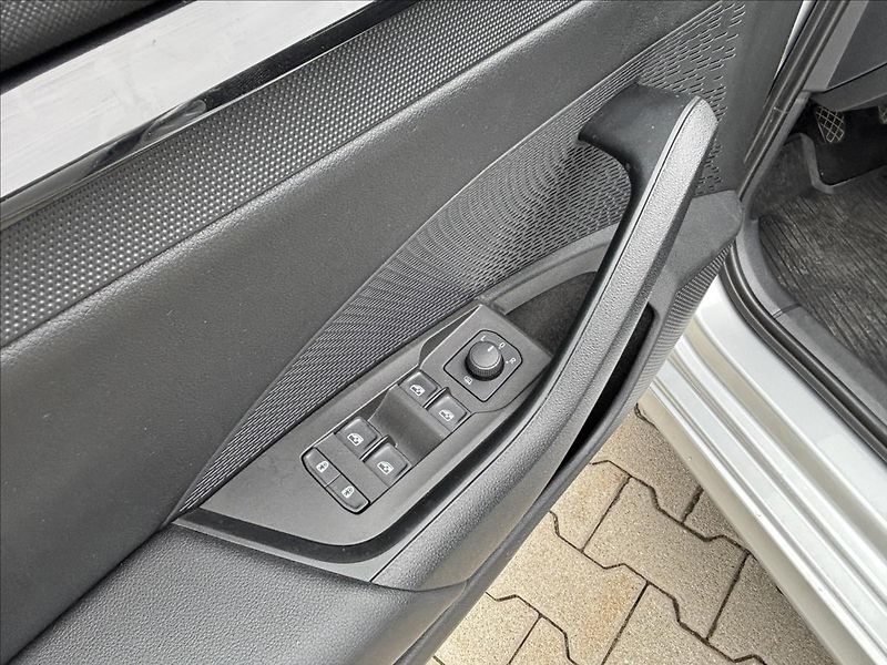Škoda Octavia 2,0 TDI 85kW Ambition MAN - fotka 18 z 31