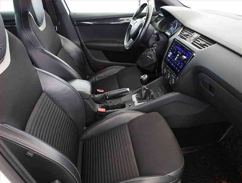 Škoda Octavia (2013) RS 2.0 TDI, Xenony, Tempomat - fotka 7 z 19
