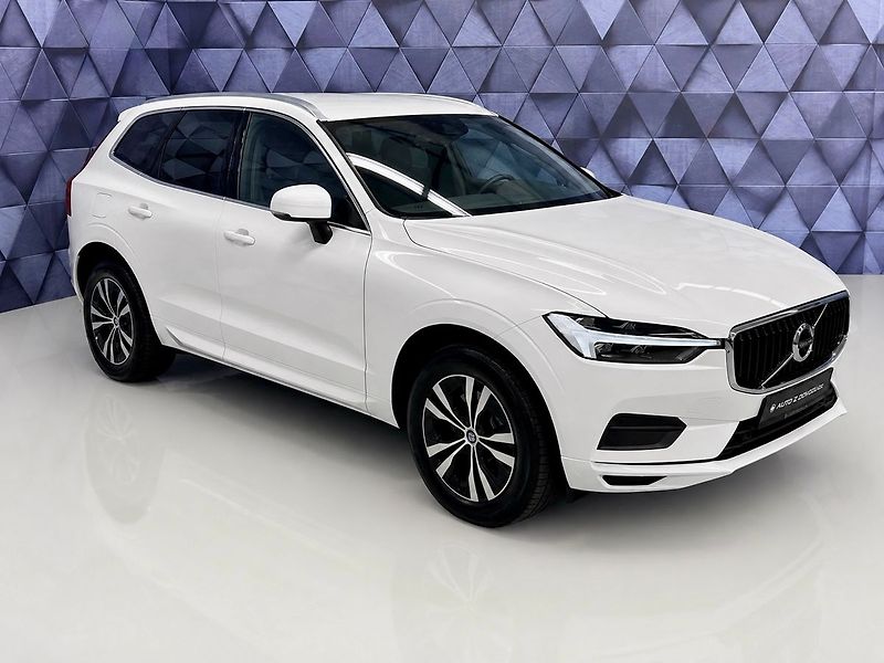 Volvo XC60 B4 AWD MOMENTUM, KAMERA, ACC, - fotka 4 z 20
