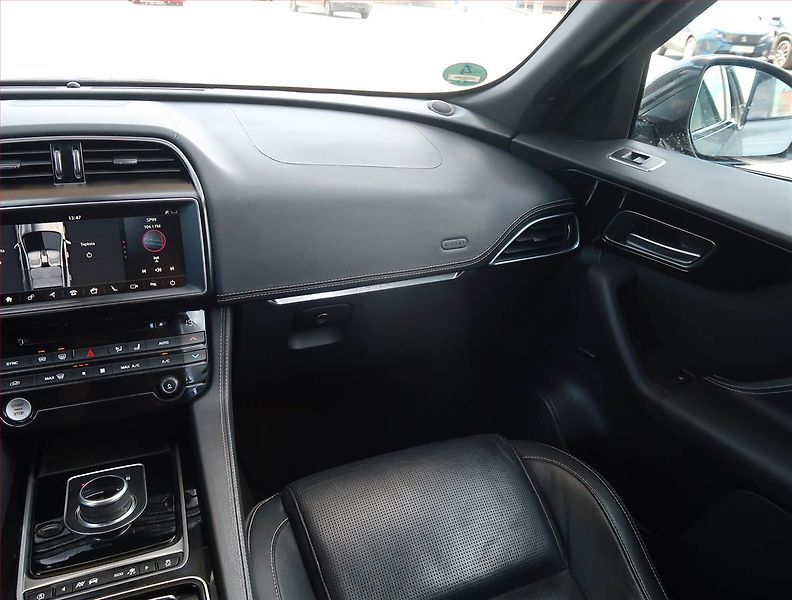 Jaguar F-Pace (2018) 20d AWD, 4X4, Automat, Kůže - fotka 8 z 23