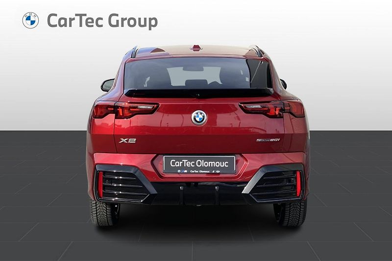 BMW X2 sDrive20i - fotka 4 z 7