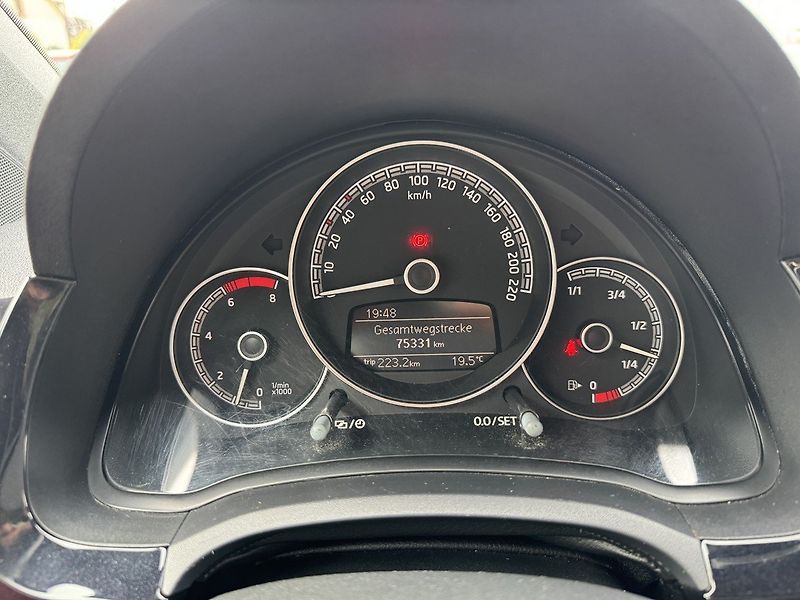 Škoda Citigo (2017) 1.0MPi Monte Carlo Bluetooth - fotka 8 z 48