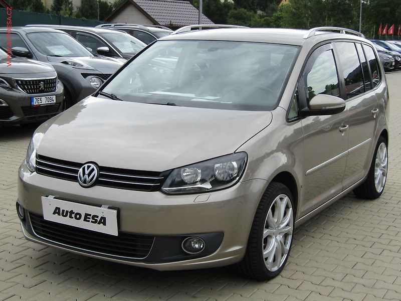 Volkswagen Touran (2012) 2.0TDi, DSG - fotka 3 z 20