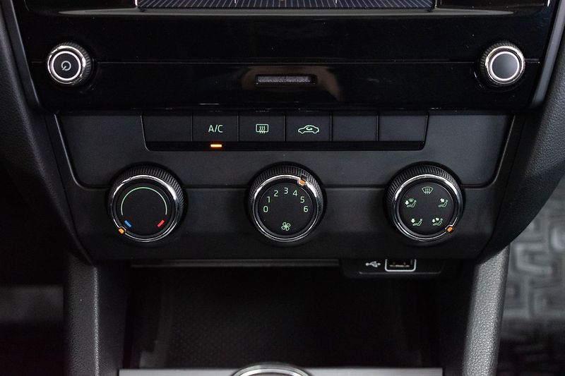 Škoda Octavia 1.5 TSI 110kW ACTIVE PLUS*ČR* - fotka 17 z 32