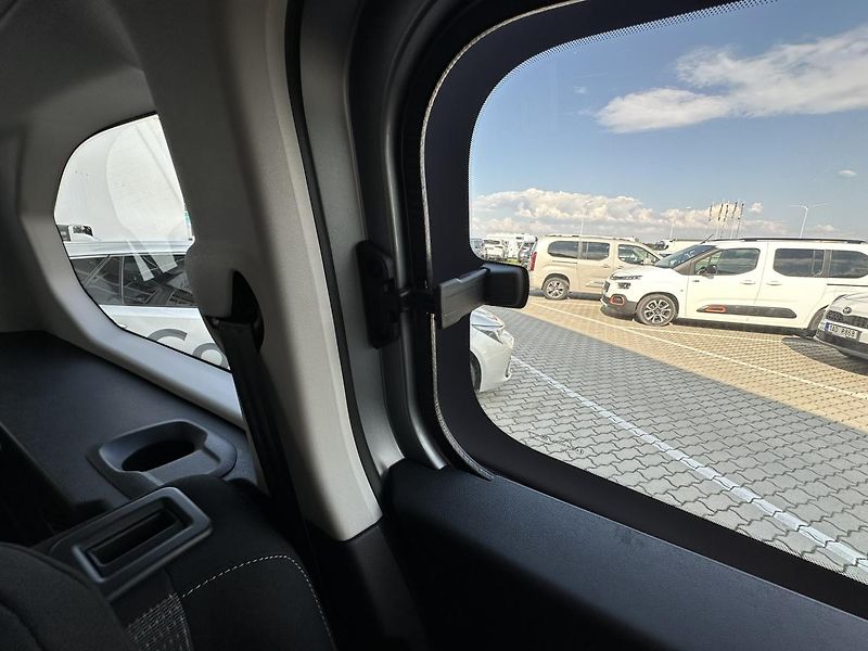 Toyota ProAce City Verso (2026) 1.5D-6M/T - LONG 7S BUSINESS - fotka 13 z 22