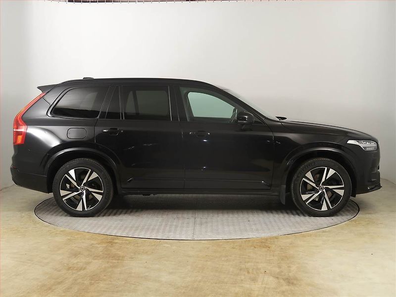 Volvo XC90 (2019) D5 AWD - fotka 6 z 31