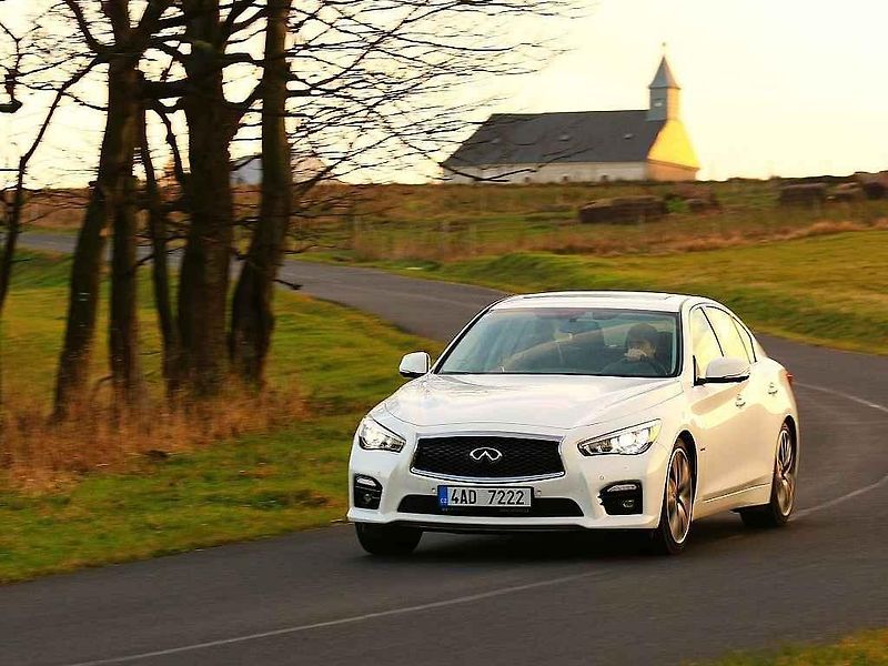 Infiniti Q50S Hybrid AWD.