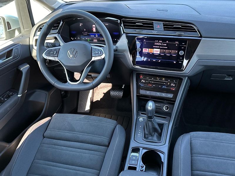 Volkswagen Touran (2024) People 1,5 TSI EVO 7DSG - fotka 5 z 24