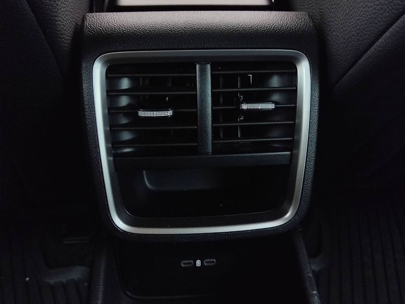 Škoda Octavia (2025) Top Selection 1,5 Tsi 110 Kw D - fotka 28 z 36