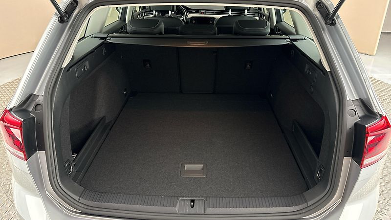 Volkswagen Passat 2.0 TDI DSG Elegance Variant - fotka 17 z 26