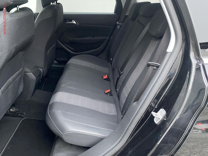 Peugeot 308 (2019) 1.5 HDi, Allure, navi - fotka 10 z 18