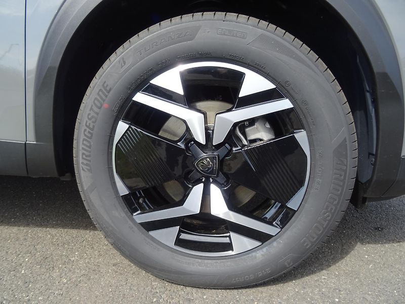 Peugeot 2008 (2026) ALLURE Hybrid 145k e-DCS6 - fotka 9 z 42