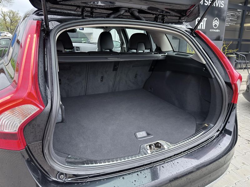 Volvo V60 Cross Country D4 AWD // 4x4 - fotka 12 z 30