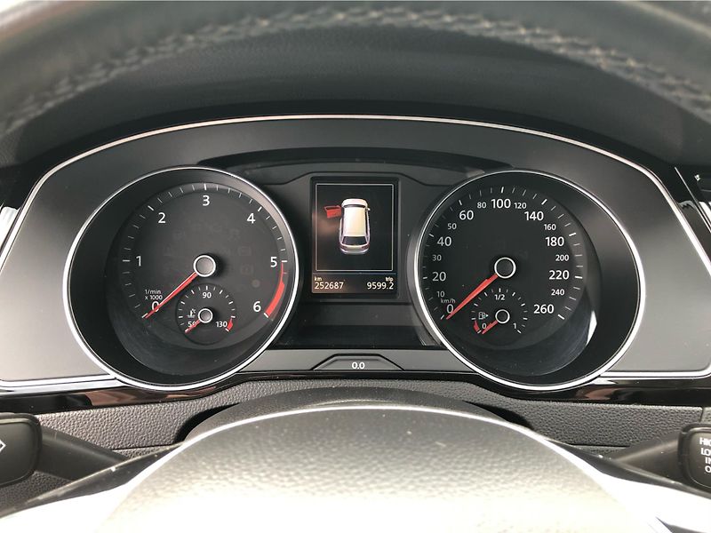 Volkswagen Passat 2.0 TDI DSG6° - fotka 18 z 29