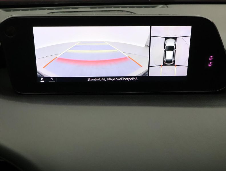 Mazda 3 2,0 Skyactiv-X180 GT Plus Bose - fotka 25 z 36