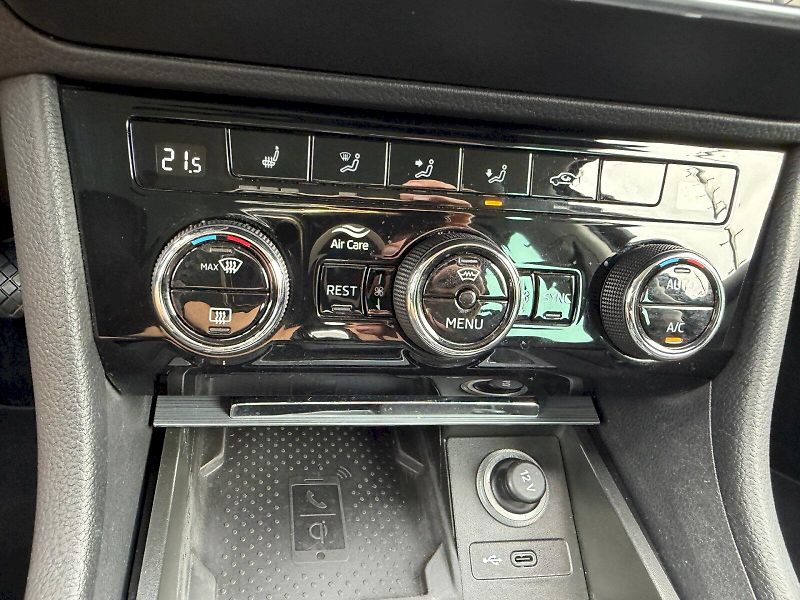 Škoda Superb (2022) 2.0TDI 110kW DSG Comfort Plus - fotka 26 z 35