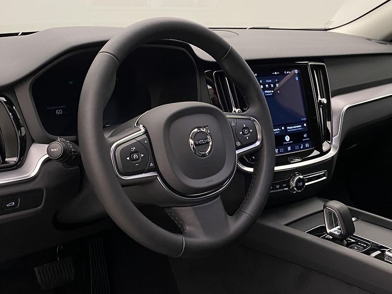 Volvo V60 (2026) B4 AUT CORE - fotka 4 z 56