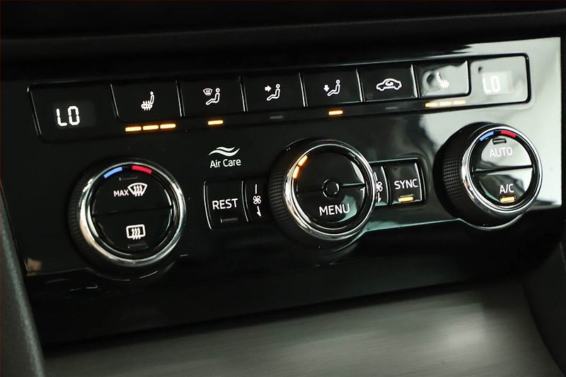 Škoda Superb (2019) Style 2.0 TDI, Automat, Kůže - fotka 16 z 20