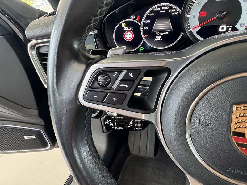 Porsche Panamera 4S 324kW*Chrono*REZERVACE! - fotka 30 z 39