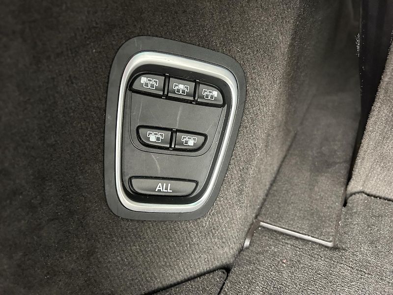 Renault Espace 1.6 dCi INITIALE PARIS - fotka 30 z 30
