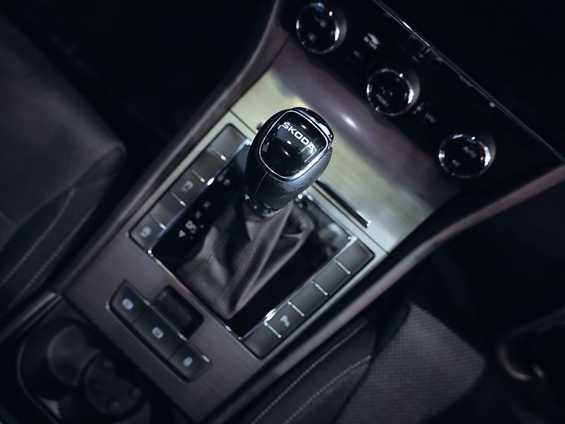 Škoda Superb 2.0 TDI 147kW Style DSG - fotka 19 z 24