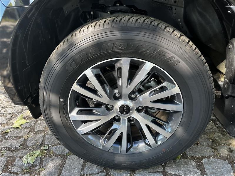 Isuzu D-Max 1,9 Double Cab  6A/T LSE MY25 - fotka 27 z 28
