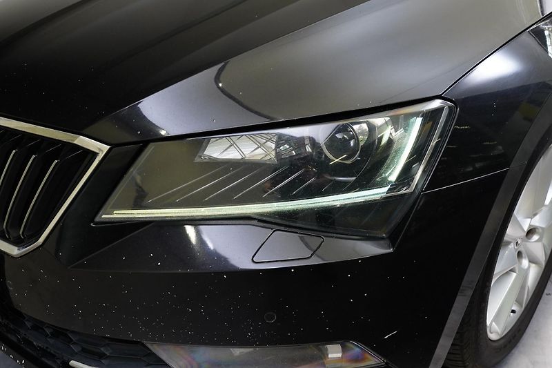 Škoda Superb - fotka 9 z 25