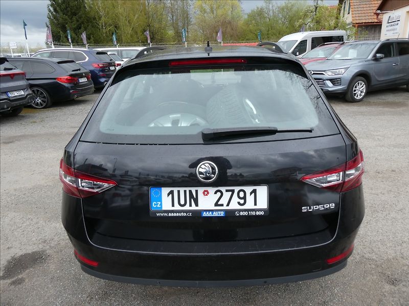 Škoda Superb 1,6 TDi 88kW DPH 2x kola - fotka 8 z 35