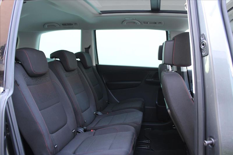 Volkswagen Sharan 2.0 TDI / 135kW / DSG / SOUND - fotka 34 z 49