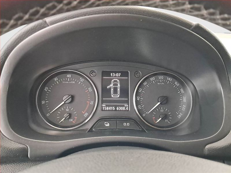 Škoda Fabia (2012) Sport 1.2 TSI, Park. senzory - fotka 11 z 17