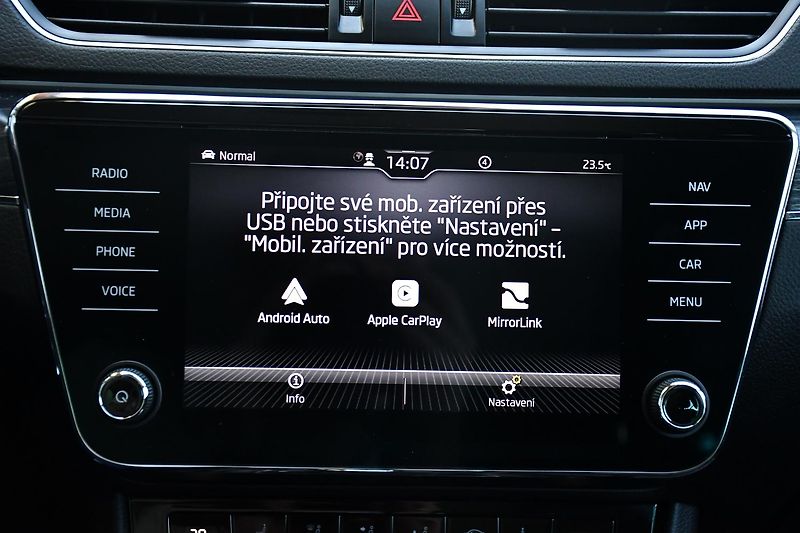 Škoda Superb 2.0TDi 147kW STYLE  NTOP TAŽNÉ - fotka 31 z 45
