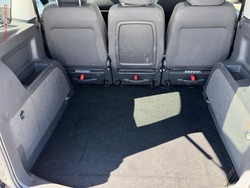 Volkswagen Touran (2011) 2.0 TDi, DSG, bixen - fotka 7 z 20