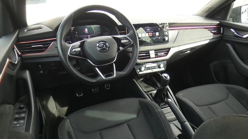 Škoda Scala 1.0 TSI Drive - fotka 5 z 24