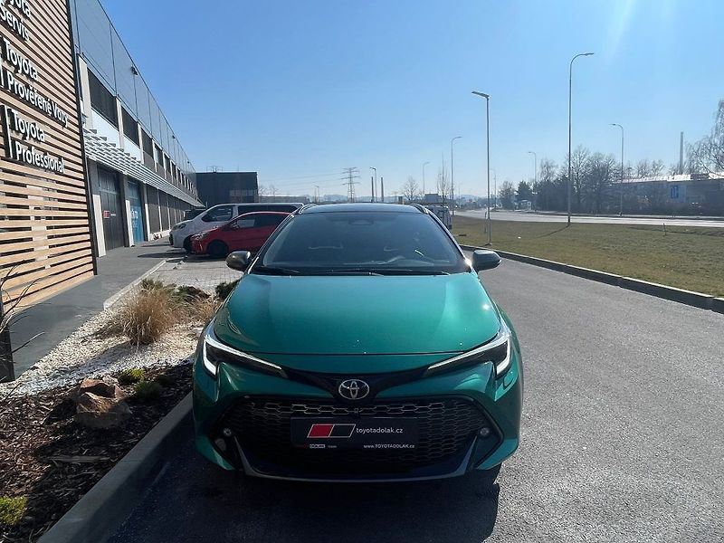 Toyota Corolla 1.8 Hybrid Automat GR Sport - fotka 2 z 28