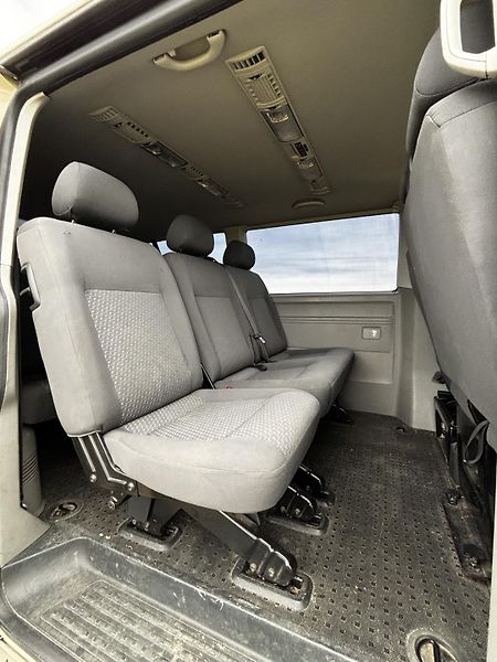Volkswagen Caravelle (2012) T5.1 2.0 TDI 103 kW (CAAC) - fotka 9 z 15