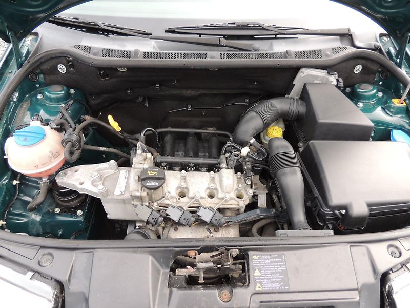 Škoda Fabia (2005) 1.2HTP,40kw,ČR,1majitel - fotka 30 z 33