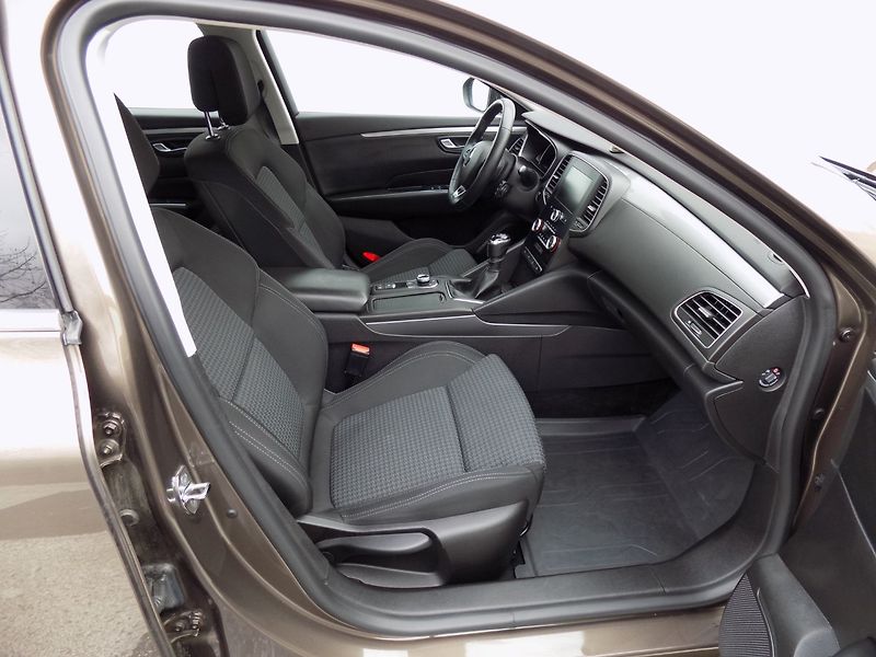 Renault Talisman (2016) 1.6 DCi/Masáže/Pure-LED/ČR/ - fotka 14 z 41