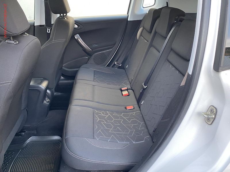 Peugeot 2008 (2014) 1.6 e-HDi, Navi, kamera - fotka 10 z 19