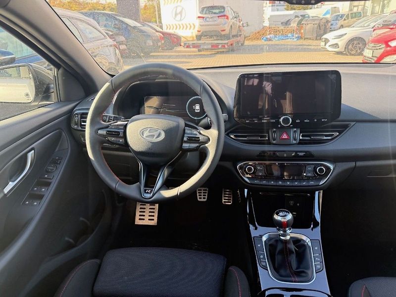 Hyundai i30 FB 1,5 TGDI N LINE - fotka 6 z 8