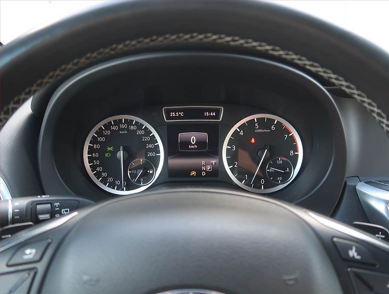 Infiniti Q30 (2019) 1.6t, Automat, Serv.kniha - fotka 11 z 22