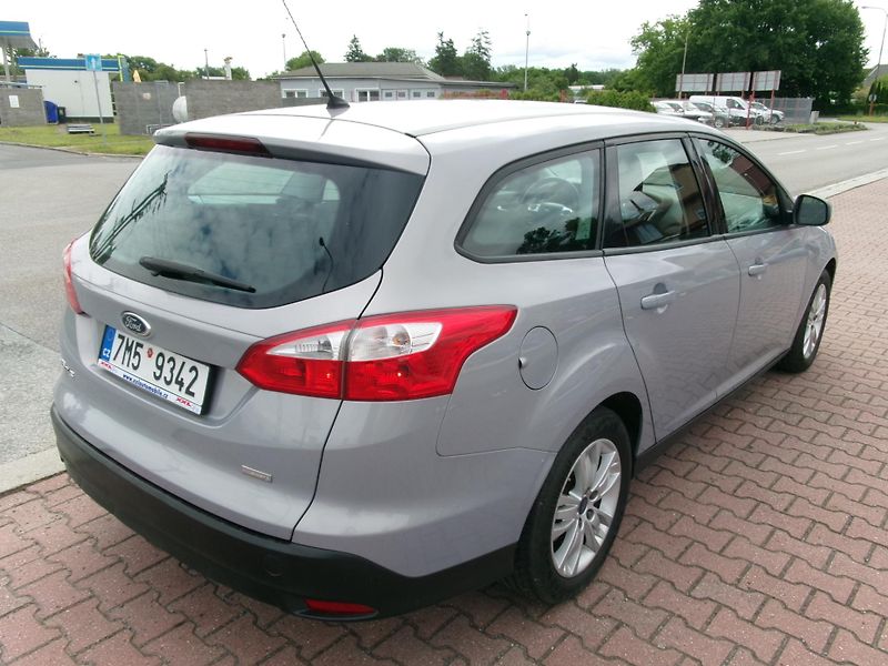 Ford Focus (2014) 1,0 ECOBOOST AC BT TEMP - fotka 4 z 24
