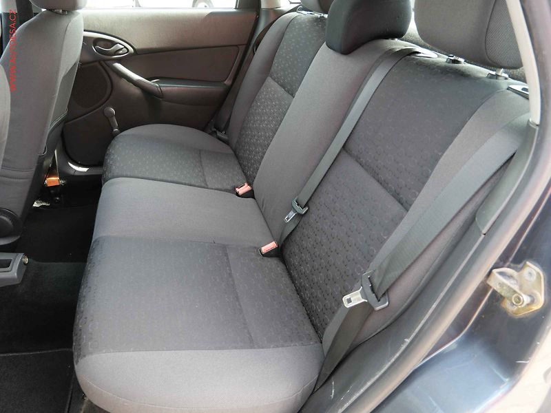 Ford Focus (2004) 1.8 TDCi, AC, tažné - fotka 10 z 14