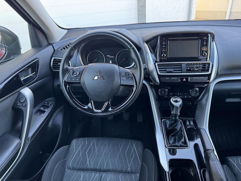 Mitsubishi Eclipse Cross 1,5T INTENSE,ČR,1.MAJ. - fotka 13 z 19