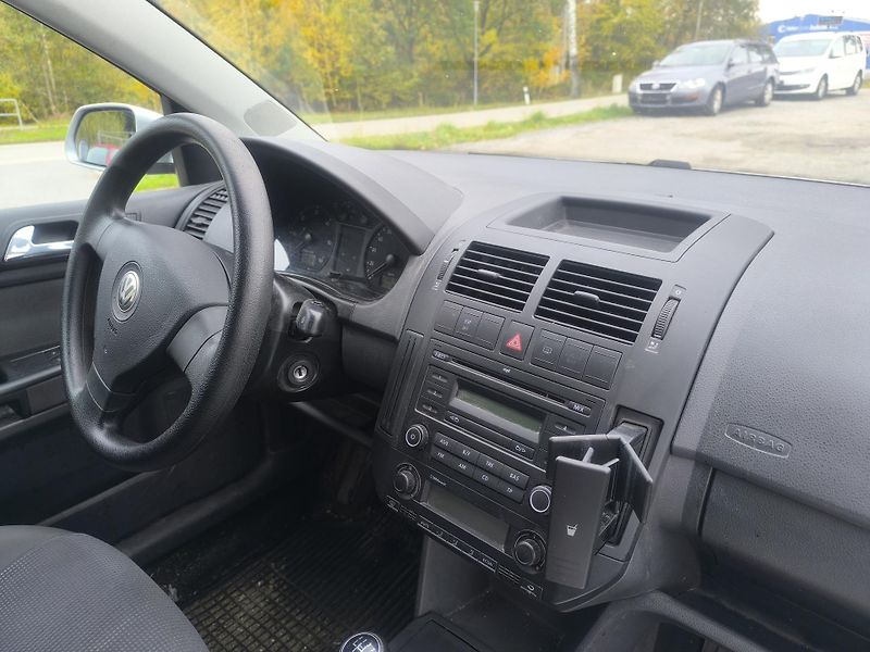 Volkswagen Polo 1.9TDI, VÝBAVA,KRÁSNÉ,SERVISKA - fotka 8 z 23
