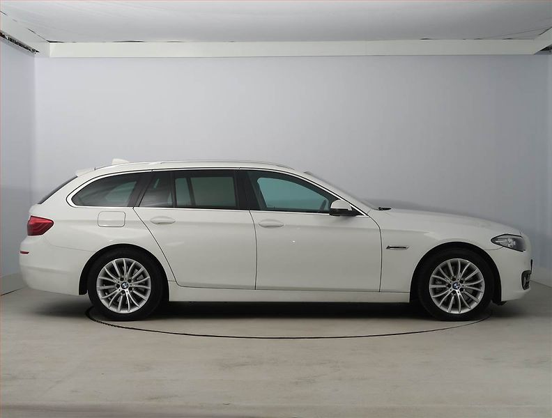 BMW Řada 5 (2015) 530d, Automat, Serv.kniha - fotka 6 z 23